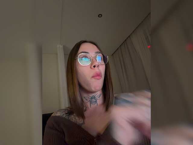 v_-_-_v