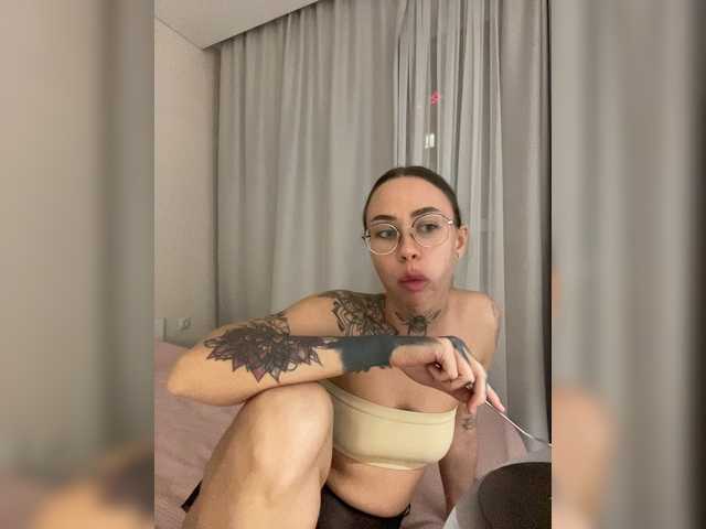 IRAONIC live cam on BongaCams