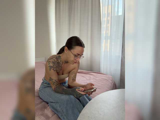 IRAONIC live cam on BongaCams