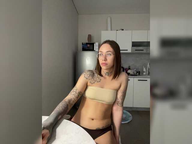 v_-_-_v live webcam show