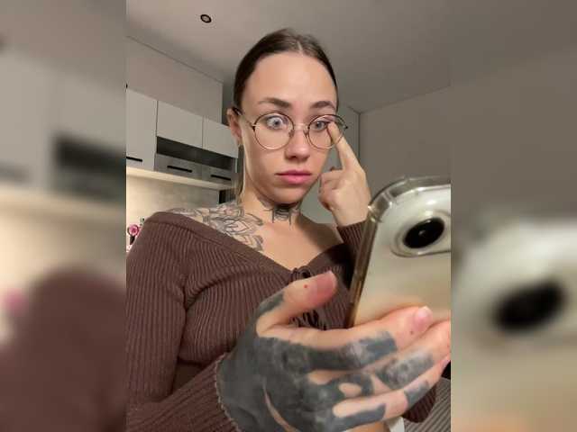 v_-_-_v live webcam show