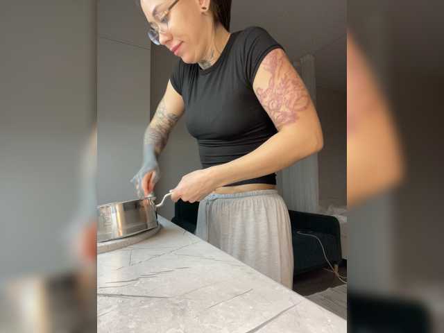 IRAONIC live cam on BongaCams
