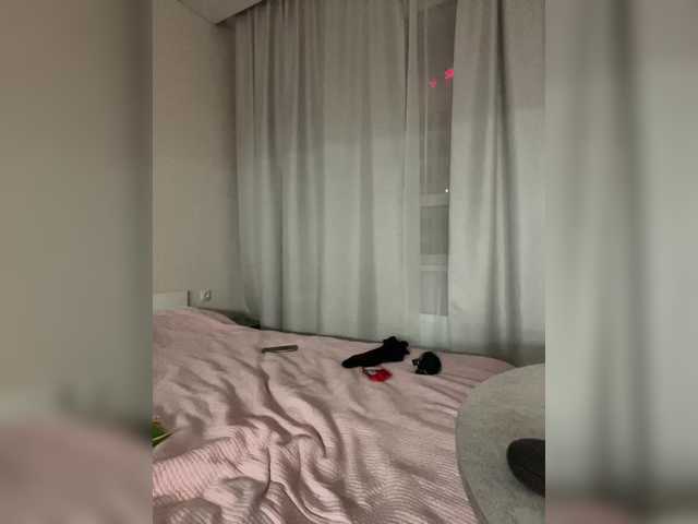 v_-_-_v live cam preview