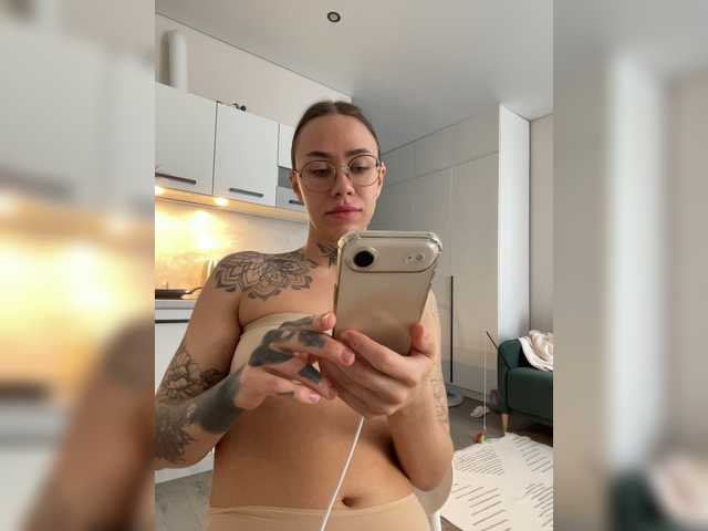 IRAONIC live cam on BongaCams