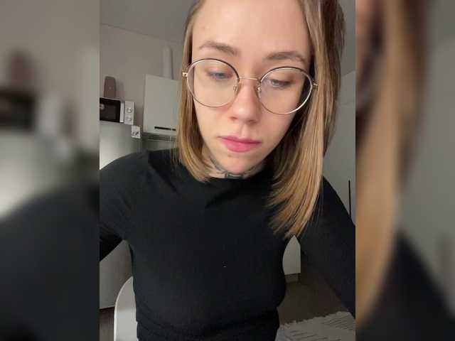 IRAONIC's BongaCams show and profile