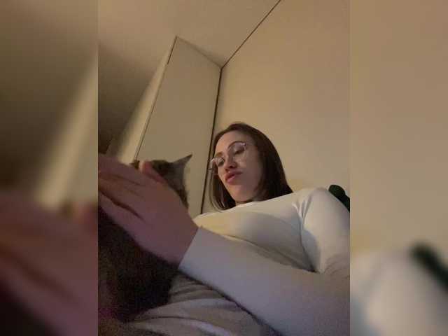 IRAONIC's BongaCams show and profile