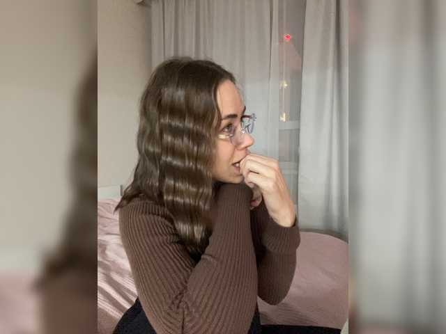 v_-_-_v live cam preview