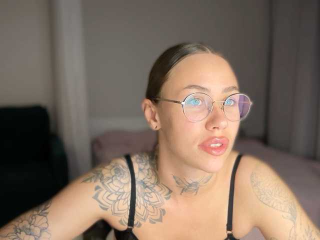 IRAONIC live cam on BongaCams