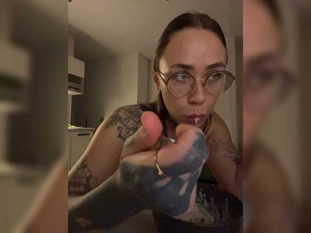 v_-_-_v live webcam show