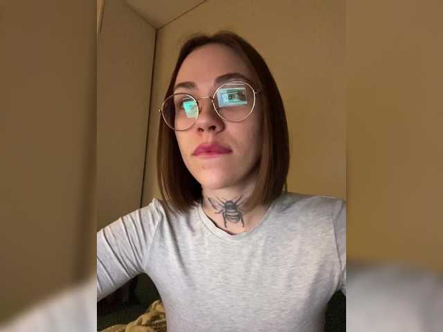 IRAONIC's BongaCams show and profile