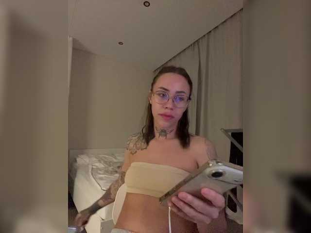 IRAONIC live cam on BongaCams