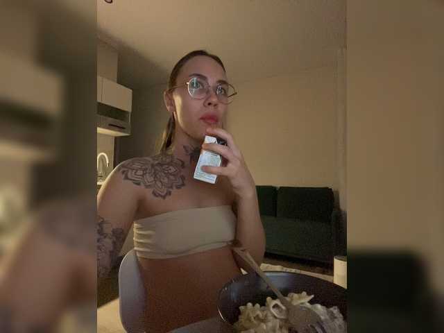 v_-_-_v live webcam show