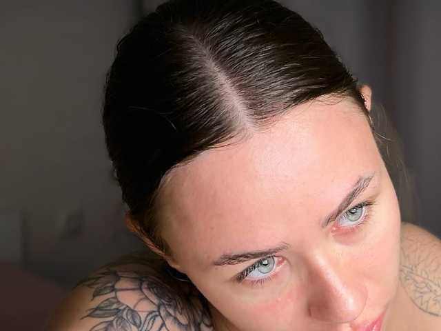 IRAONIC live cam on BongaCams