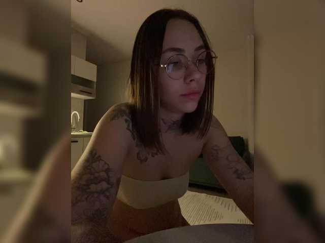 v_-_-_v live webcam show