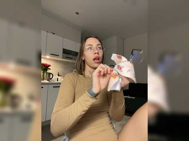 v_-_-_v live webcam show