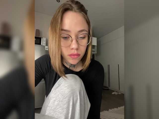 IRAONIC's BongaCams show and profile