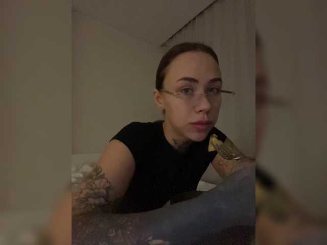 IRAONIC live cam on BongaCams