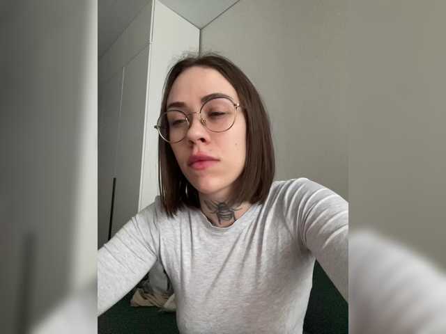 IRAONIC's BongaCams show and profile