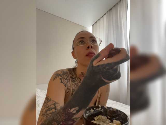 IRAONIC live cam on BongaCams