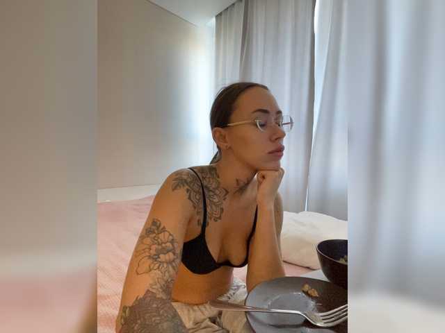 IRAONIC live cam on BongaCams