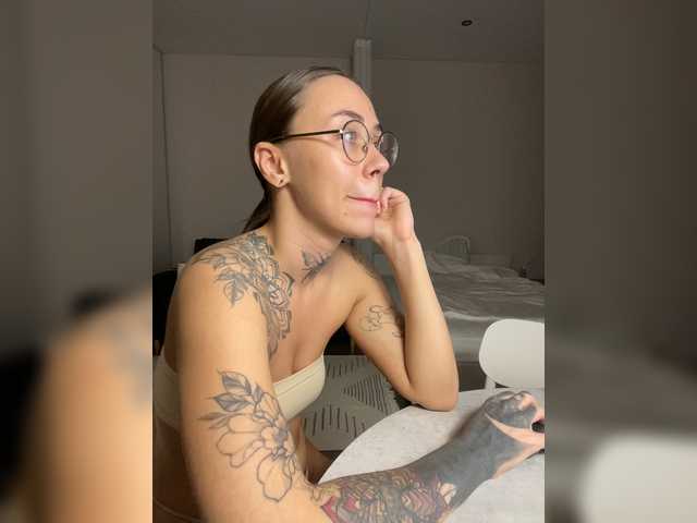 IRAONIC live webcam show