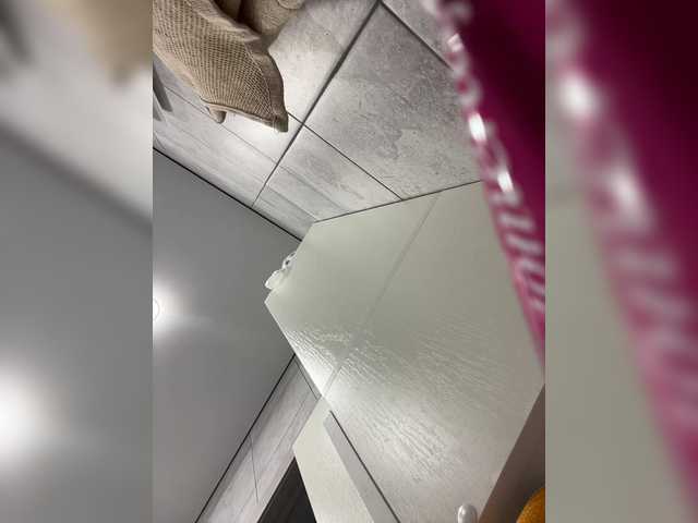 v_-_-_v
