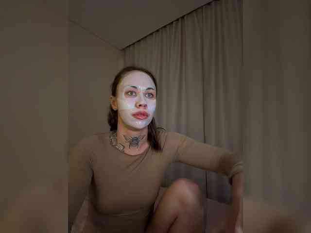 v_-_-_v webcam