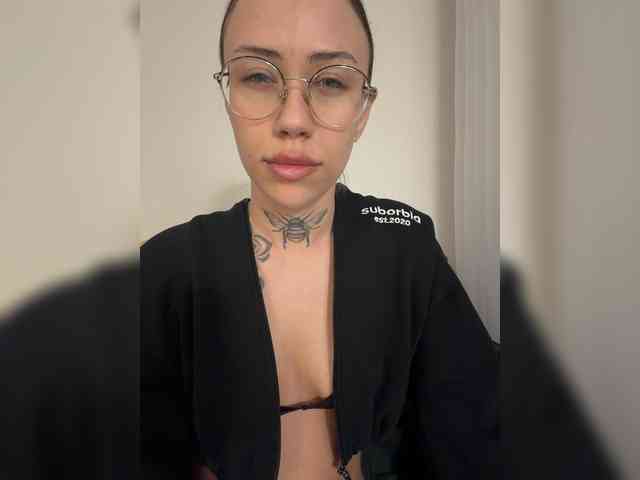 IRAONIC Live Webcam on BongaCams