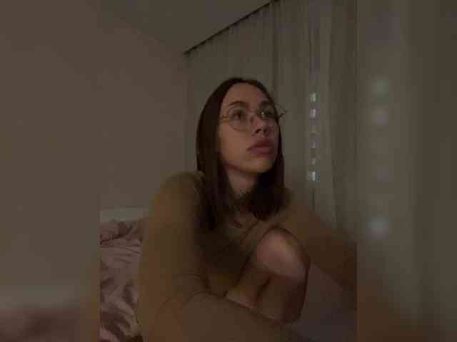 v_-_-_v webcam