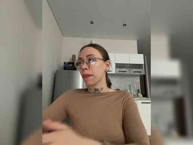 v_-_-_v webcam