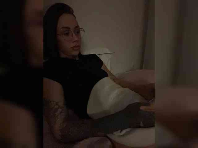 v_-_-_v webcam
