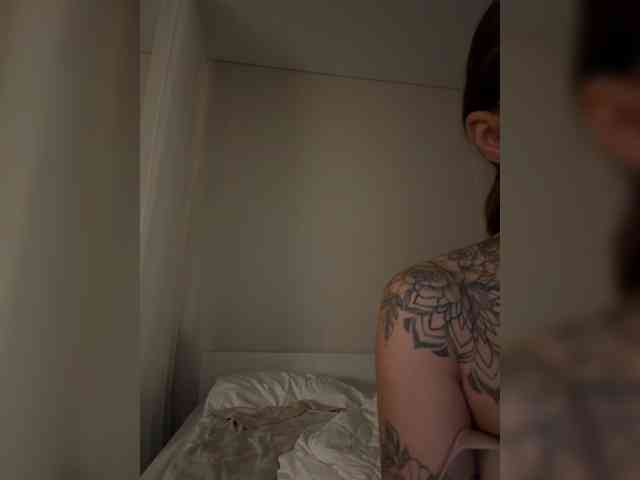 v_-_-_v webcam