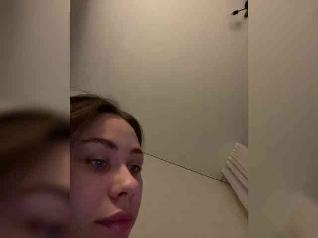 v_-_-_v webcam