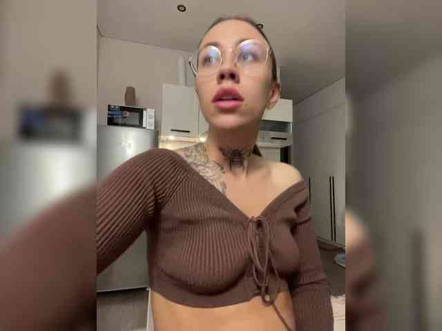 v_-_-_v webcam