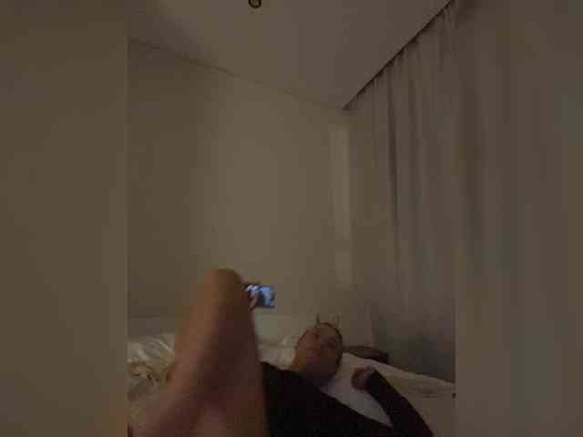 v_-_-_v webcam