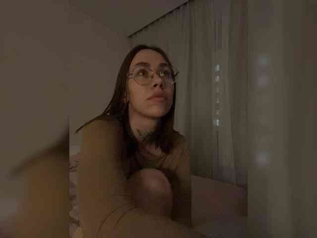 v_-_-_v webcam