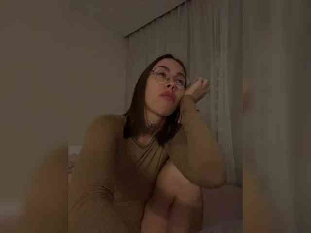 v_-_-_v webcam