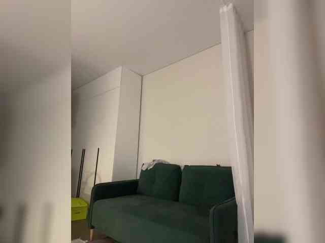 v_-_-_v webcam