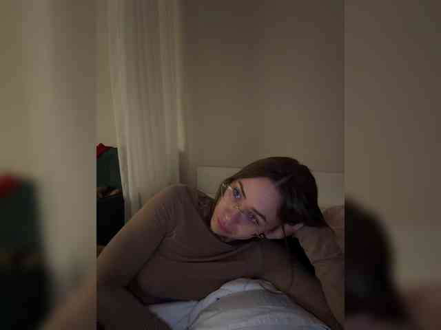 v_-_-_v webcam