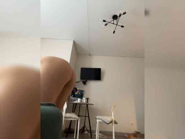 v_-_-_v webcam