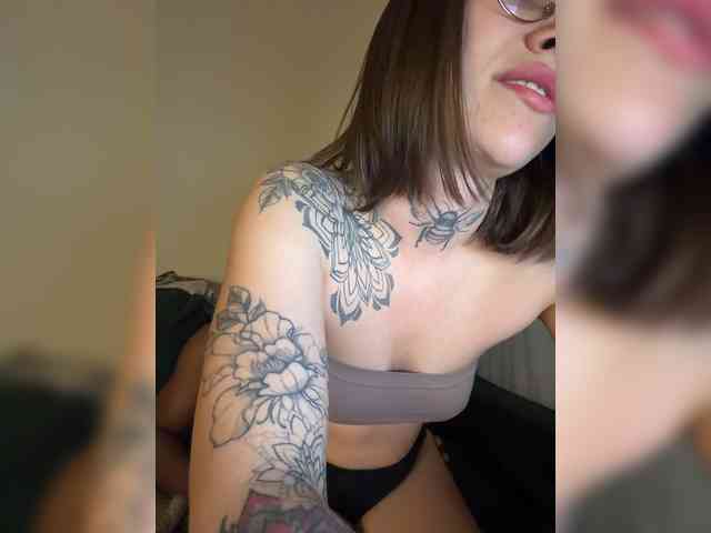 v_-_-_v webcam