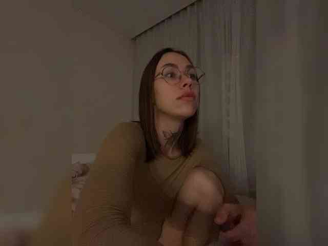 v_-_-_v webcam