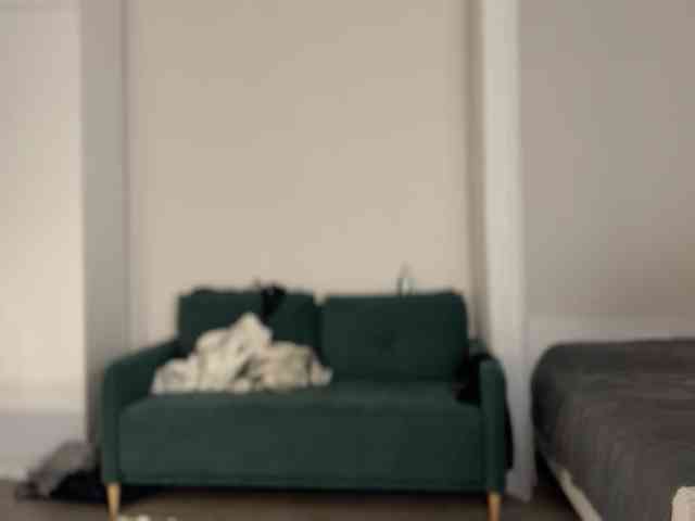v_-_-_v webcam