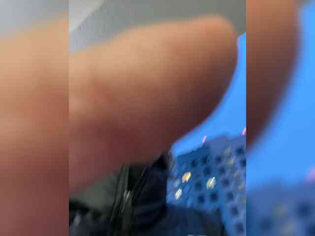 v_-_-_v webcam
