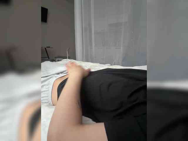 v_-_-_v webcam