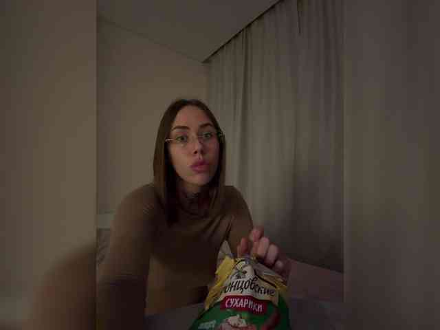 v_-_-_v webcam