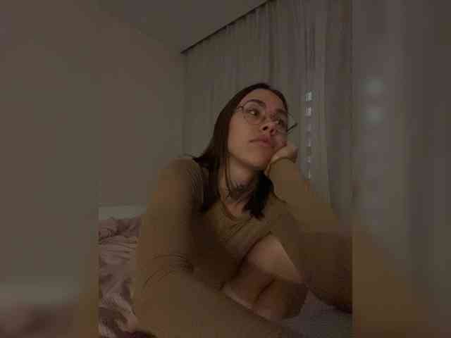 v_-_-_v webcam