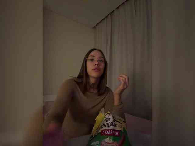v_-_-_v webcam