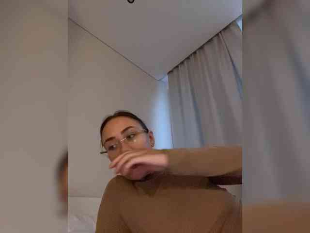 v_-_-_v webcam