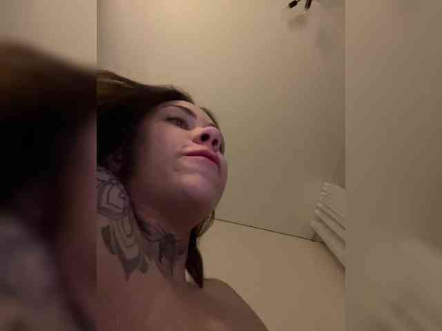 v_-_-_v webcam